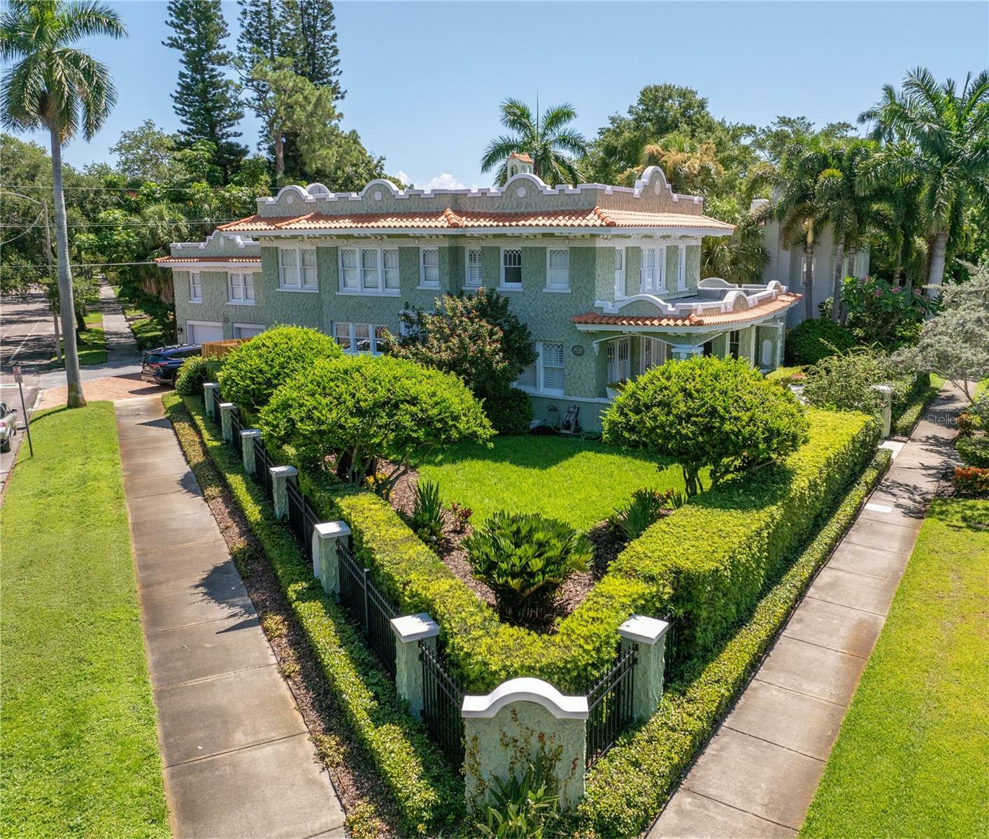 Property Photo: 1311 Beach Drive NE FL 33701
