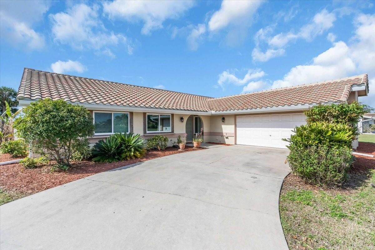 Property Photo: 5061 Richmond Terrace FL 34287