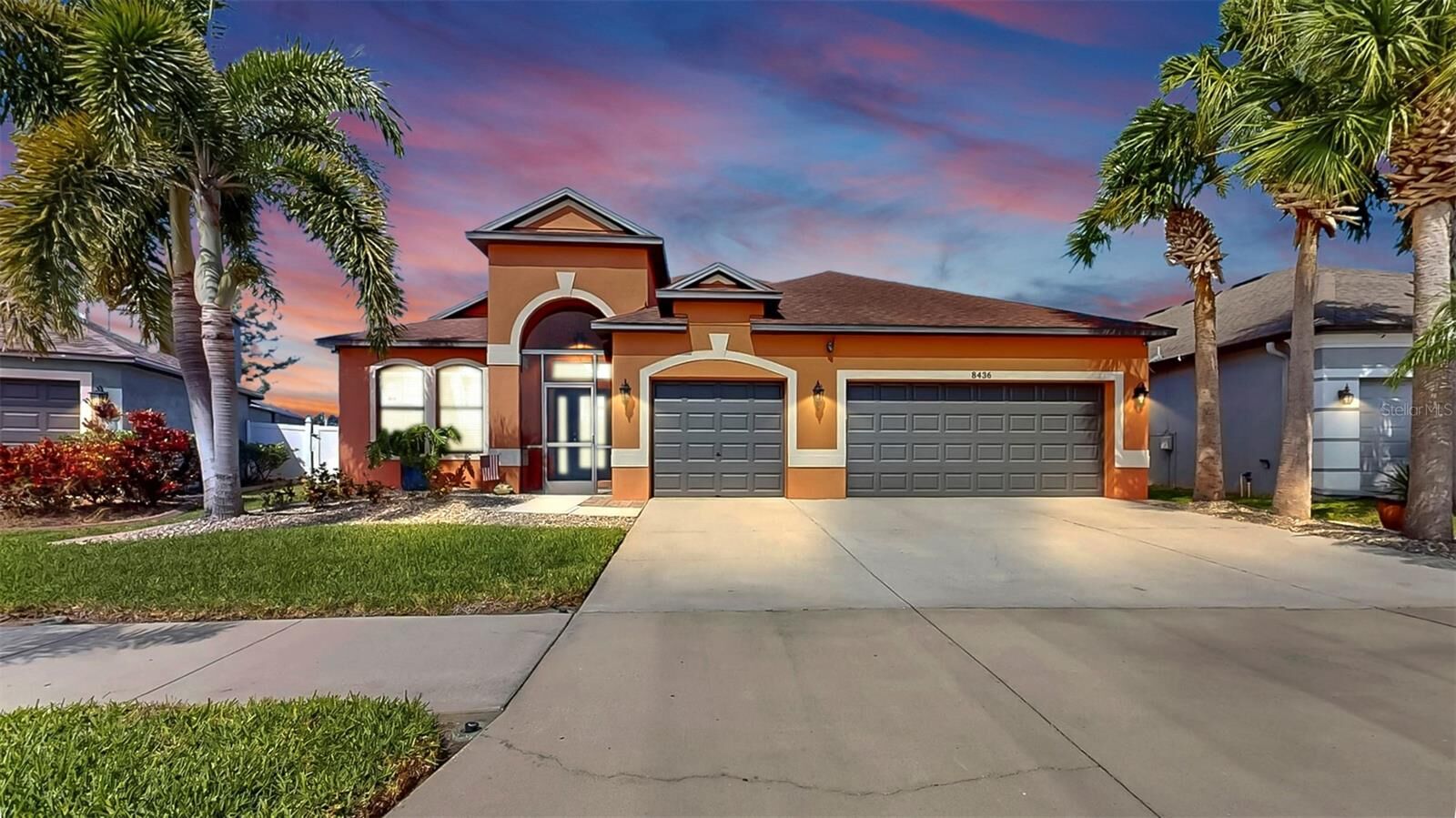 Property Photo:  8436 White Poplar Drive  FL 33578 