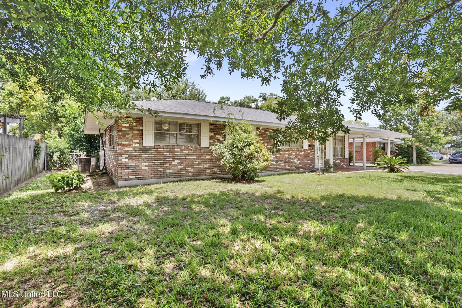 Property Photo:  808 Magnolia Street  MS 39560 