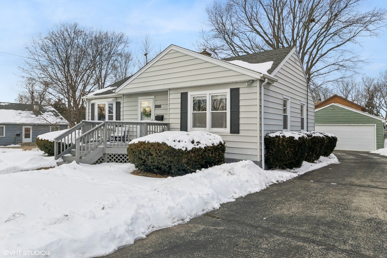 Property Photo:  234 Woodlawn Drive  IL 60060 