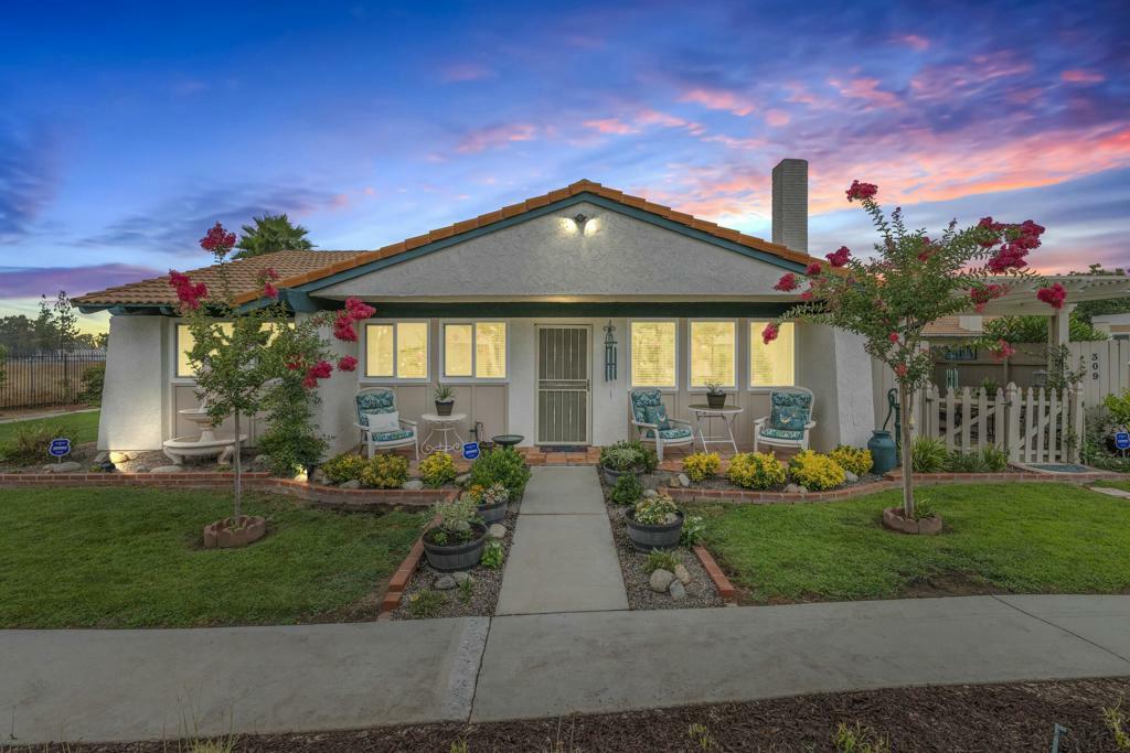 Property Photo: 309 King Court CA 92543