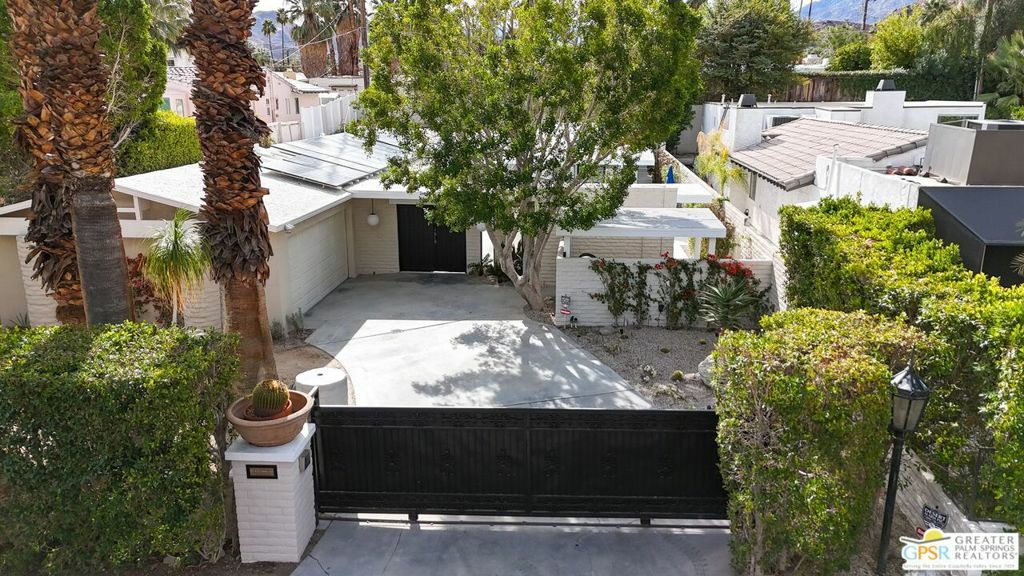 233 El Camino Way  Palm Springs CA 92264 photo