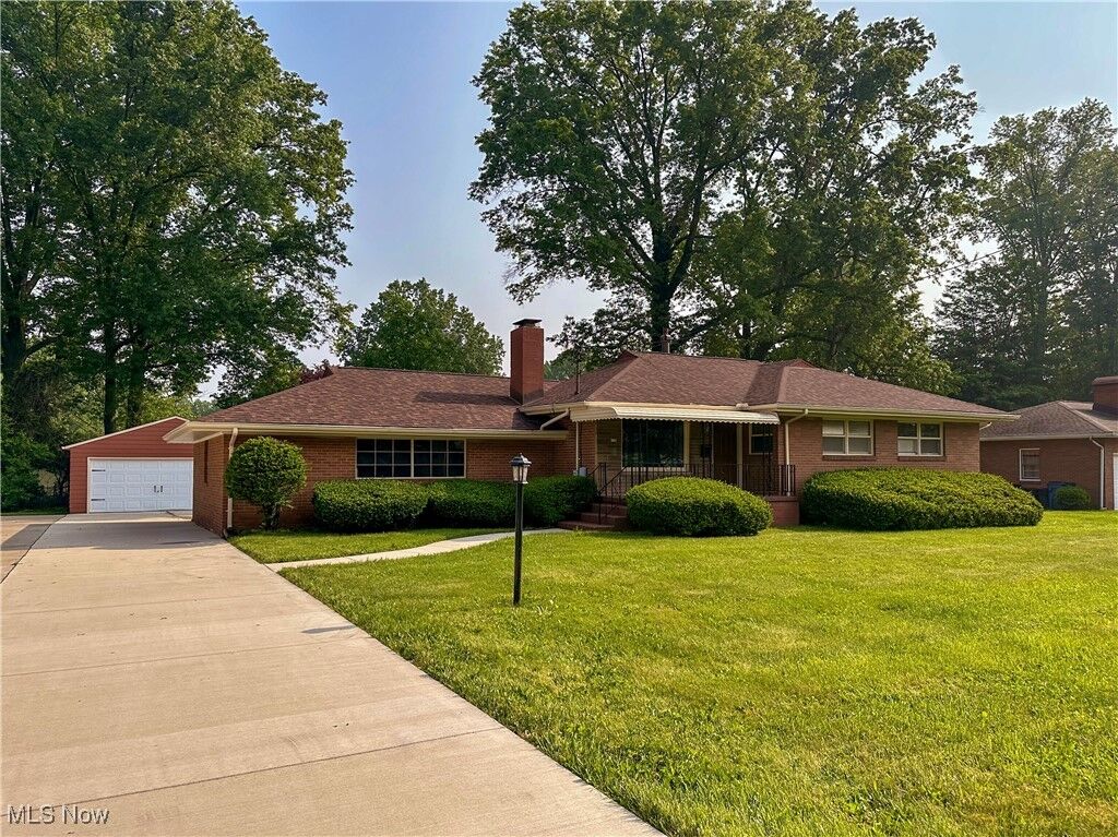 Property Photo: 330 Mansell Drive OH 44505