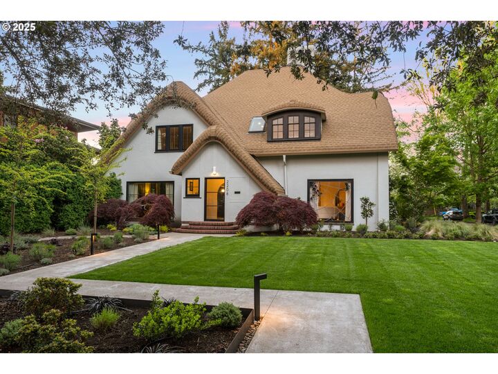 Property Photo:  2208 NE 28th Ave  OR 97212 