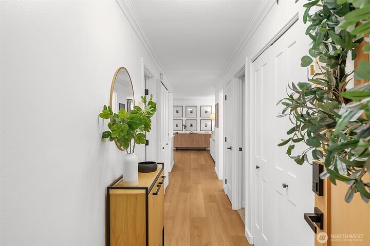 Property Photo: 9909 NE 1st St 102 WA 98004