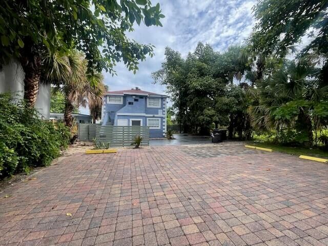 Property Photo: 919 2nd Street 4 FL 33401
