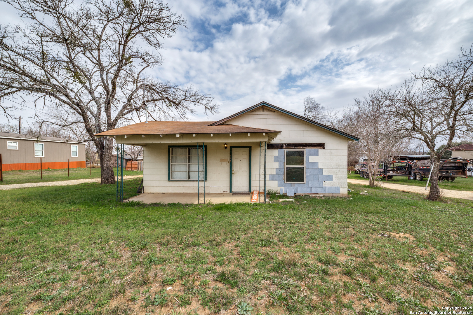 Property Photo:  914 Trail St  TX 78114 