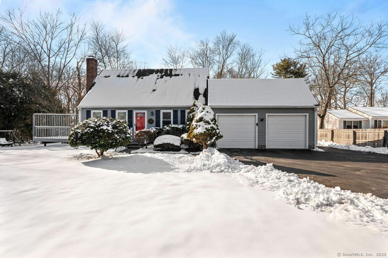 Property Photo:  25 Chalker Beach Road  CT 06475 