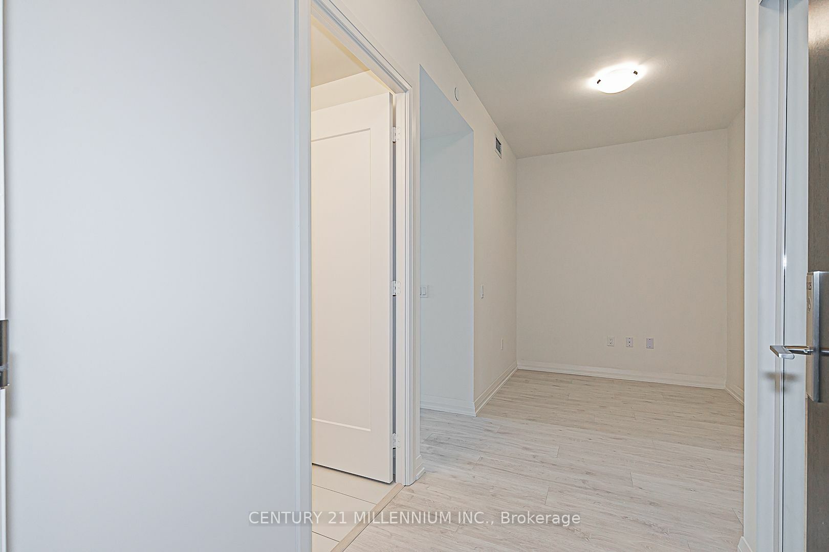 Property Photo:  9000 Jane St 1125  ON L4K 0M6 