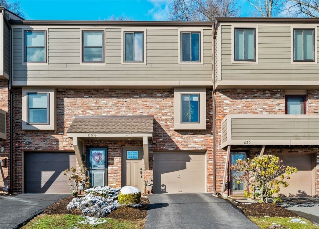 Property Photo: 622 Arkwood PA 15102
