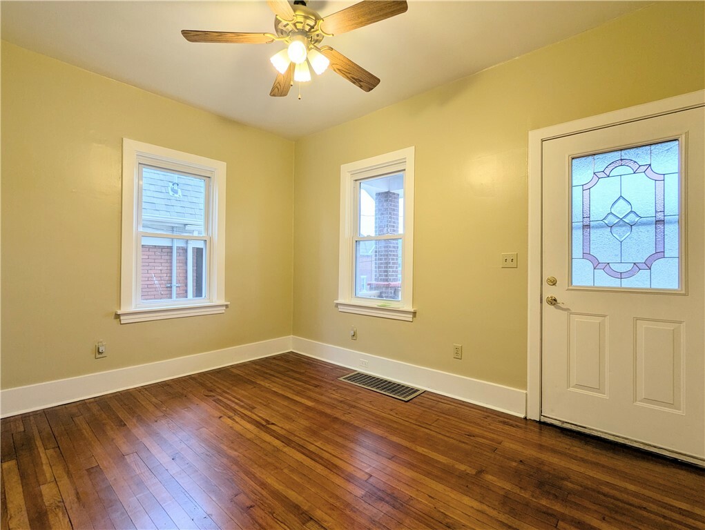 Property Photo:  512 N 7th St  PA 15644 