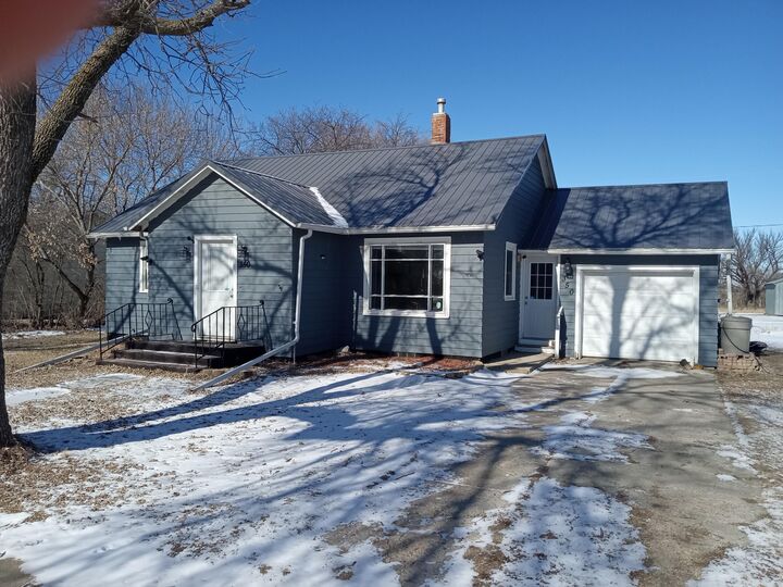 Property Photo: 350 NE Broadway SD 57434