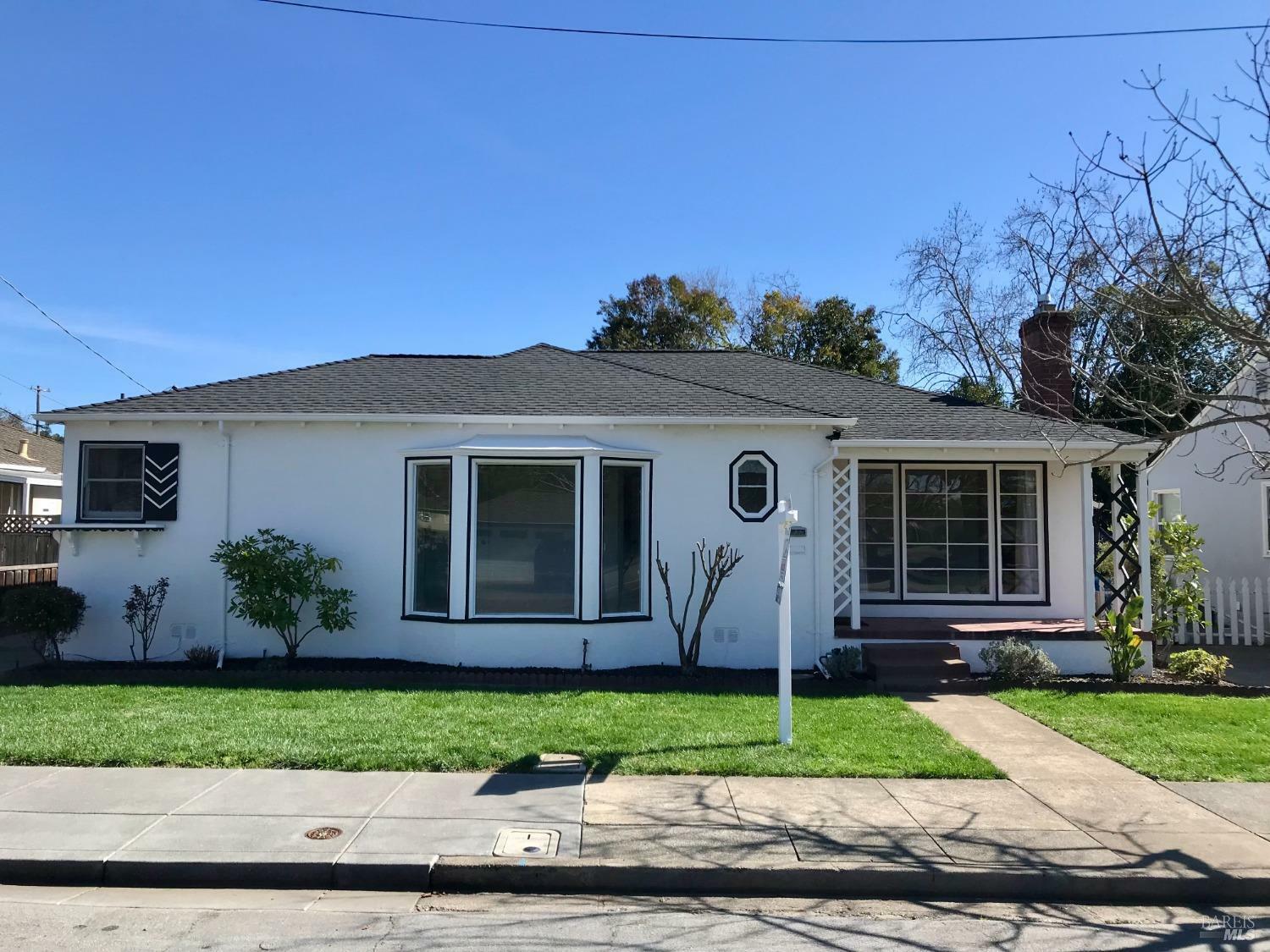 Property Photo:  2152 Montecito Avenue  CA 95404 