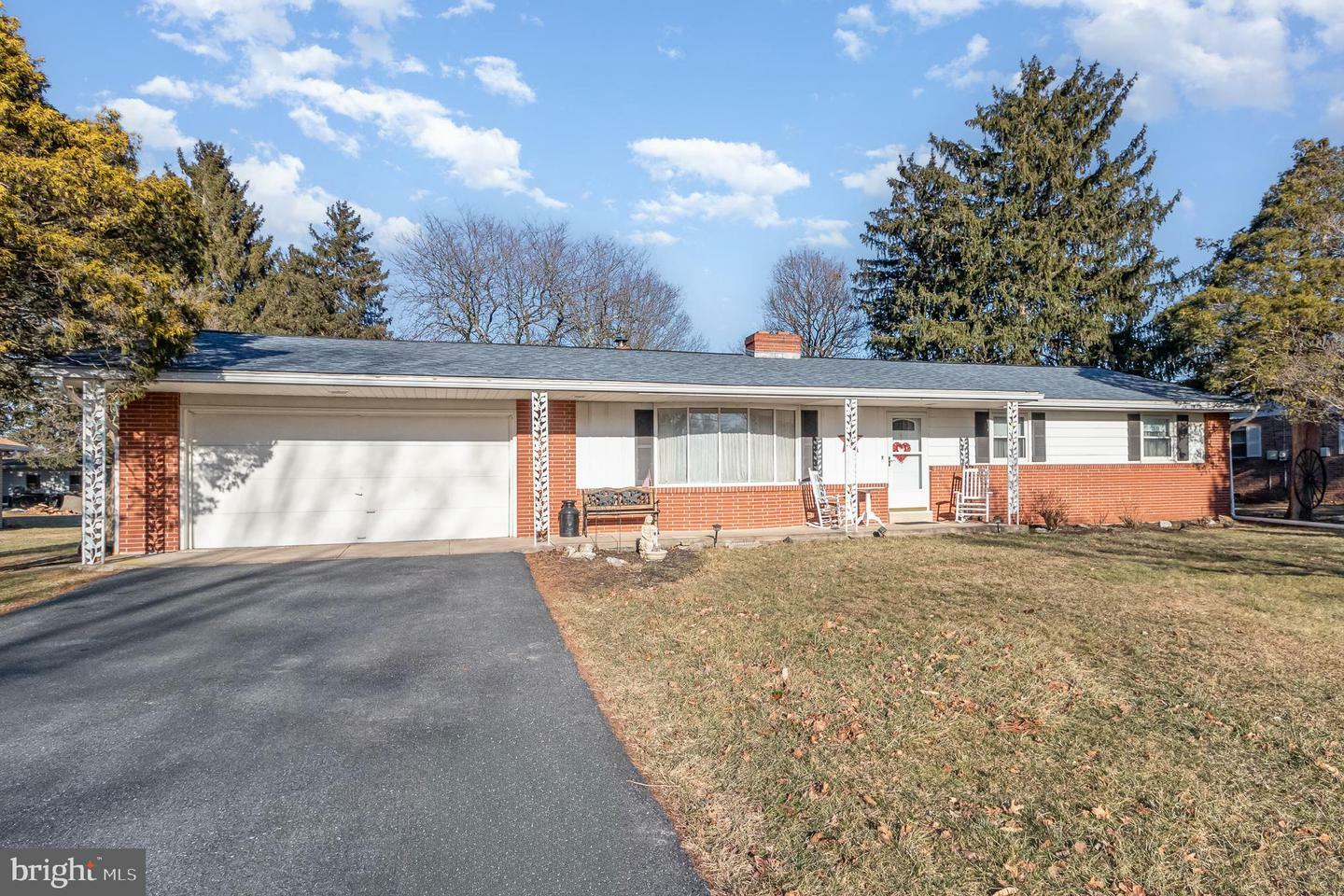 Property Photo:  429 Springlake Road  PA 17112 