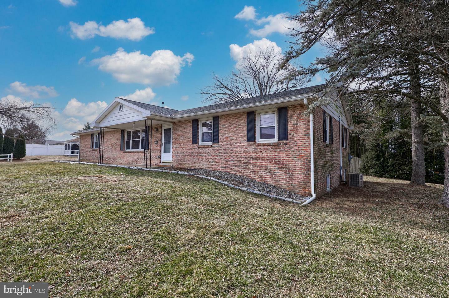 Property Photo:  104 Shirktown Road  PA 17555 