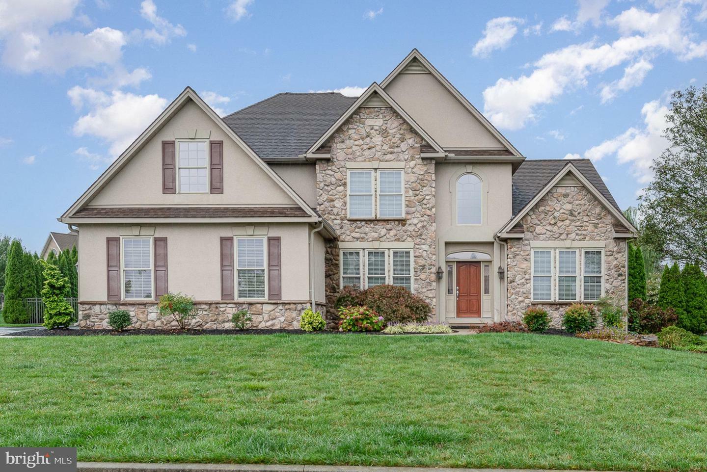 1283 Summit Way  Mechanicsburg PA 17050 photo