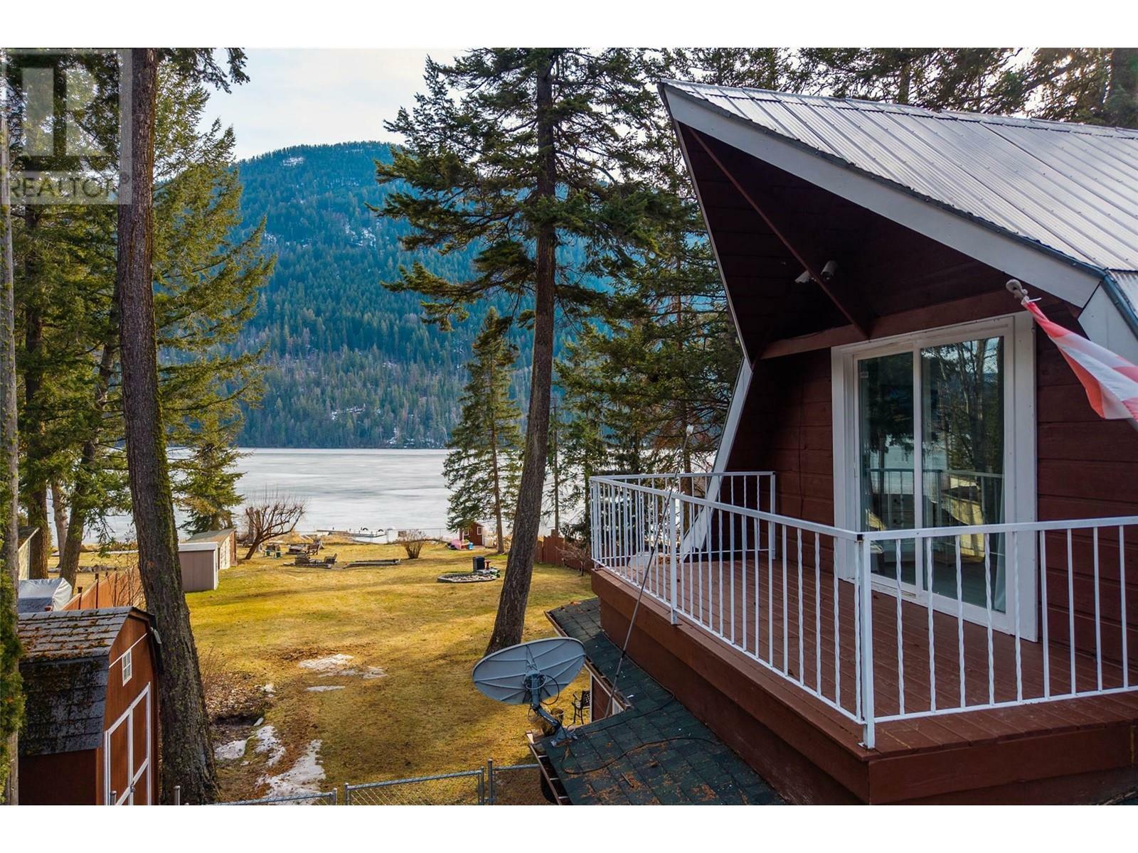 Property Photo:  2292 Ojibway Road  BC V2H 1P1 