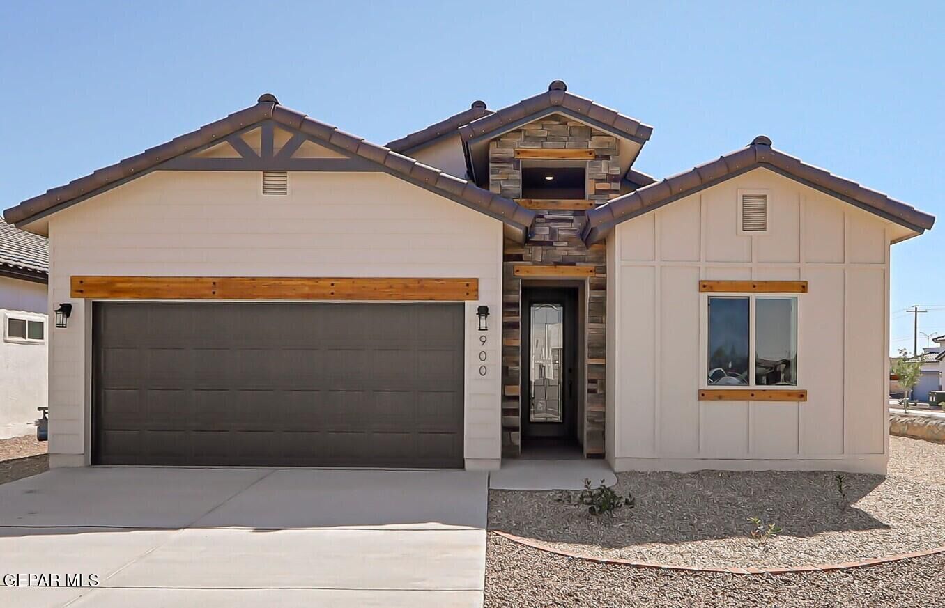Property Photo: 924 Nayland Place TX 79928