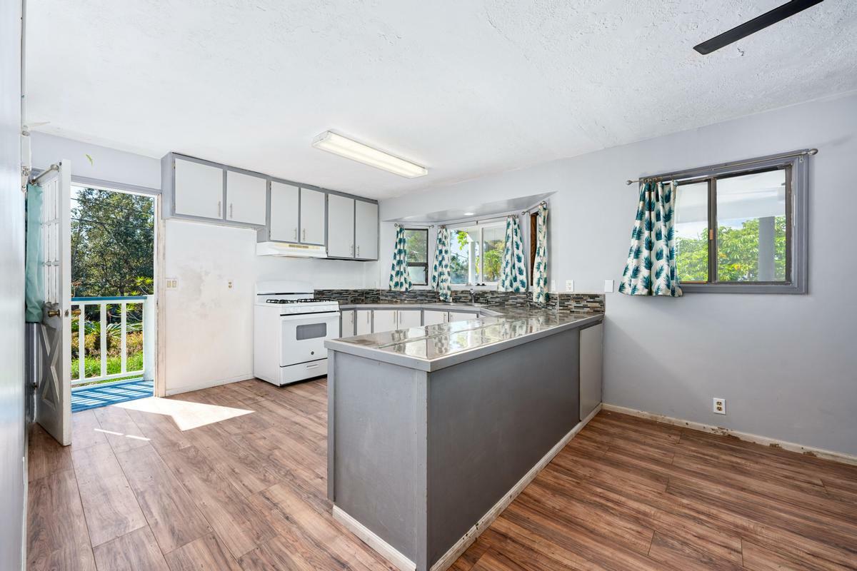 Property Photo:  92-1535 Cocoanut Dr  HI 96737 