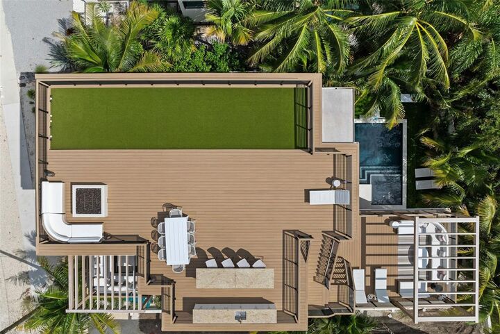 Property Photo:  415 N Bay Boulevard  FL 34216 