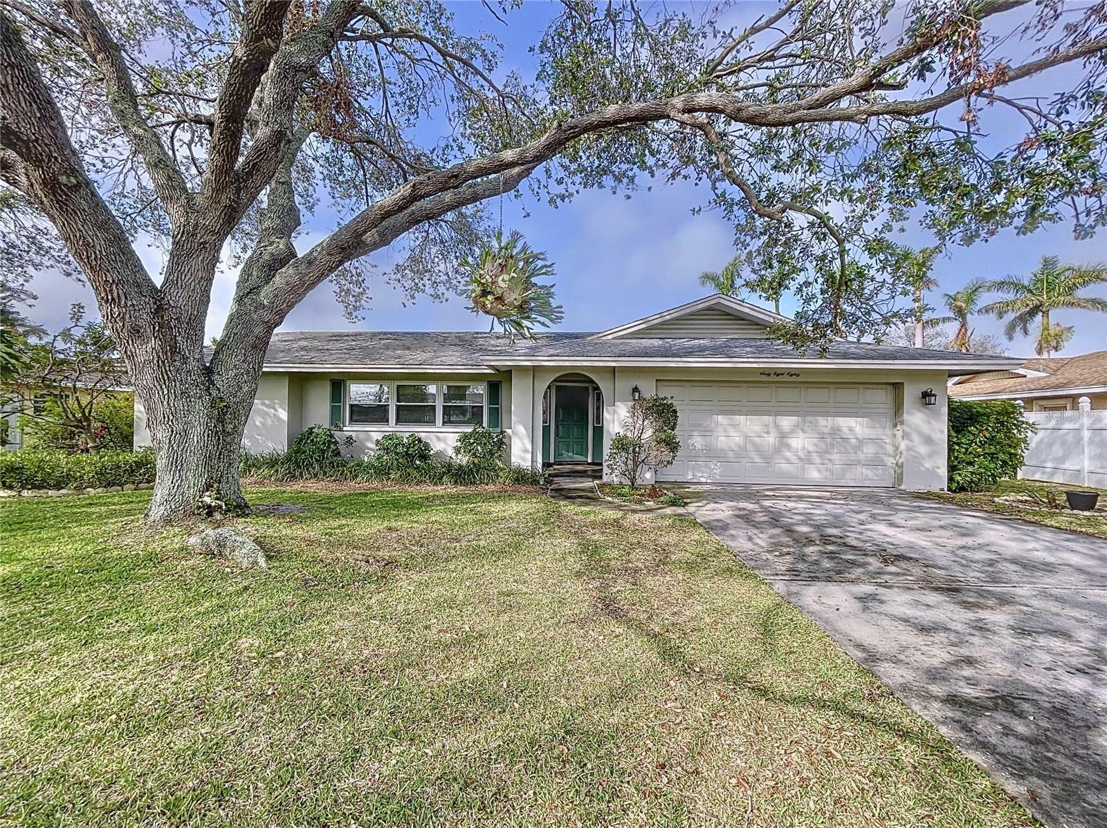 Property Photo: 6880 Greenbrier Dr FL 33777