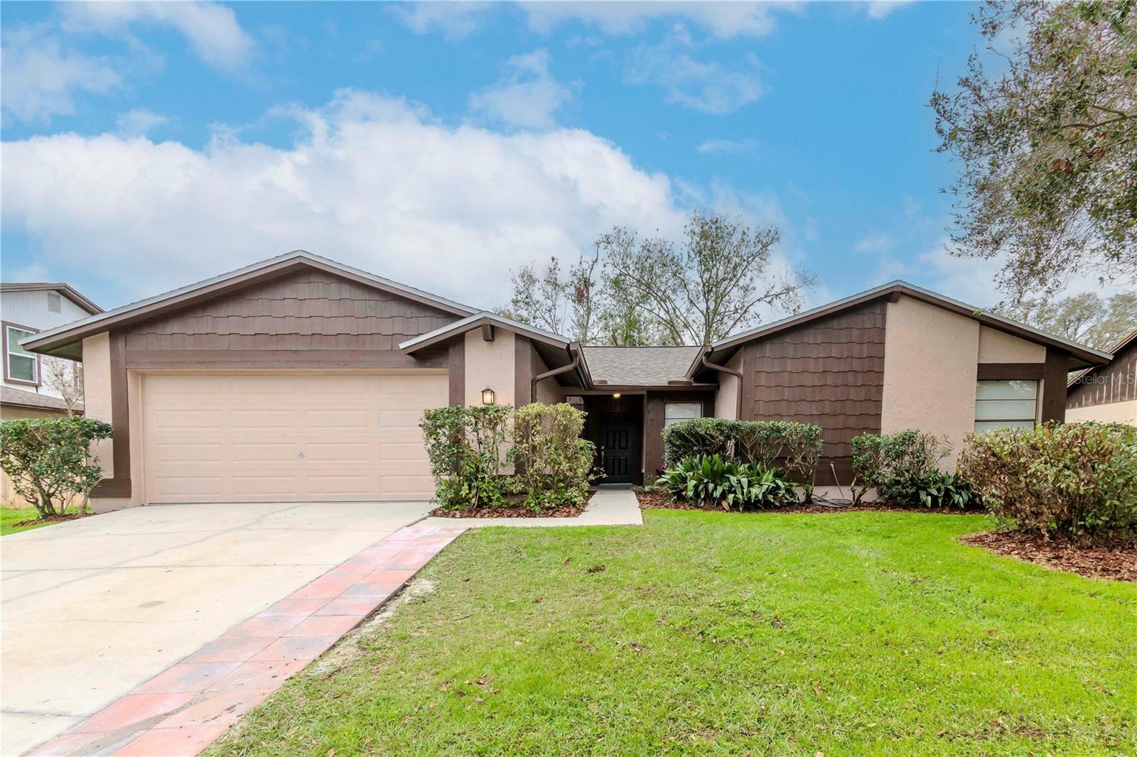 Property Photo:  415 Bloomingfield Drive  FL 33511 