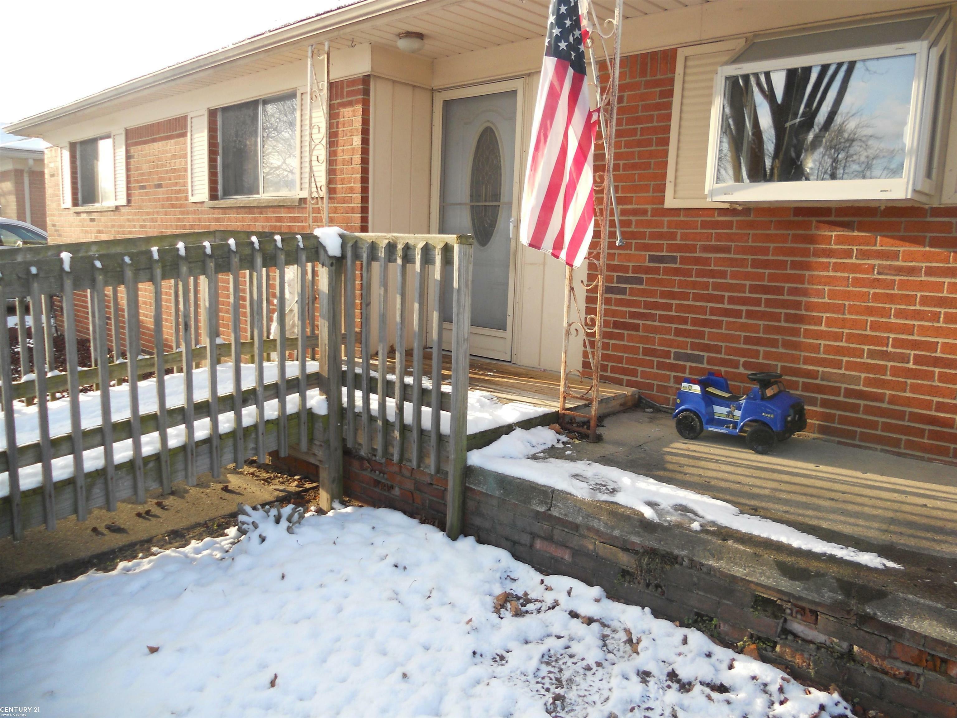 Property Photo:  8795 Headley Drive  MI 48314 