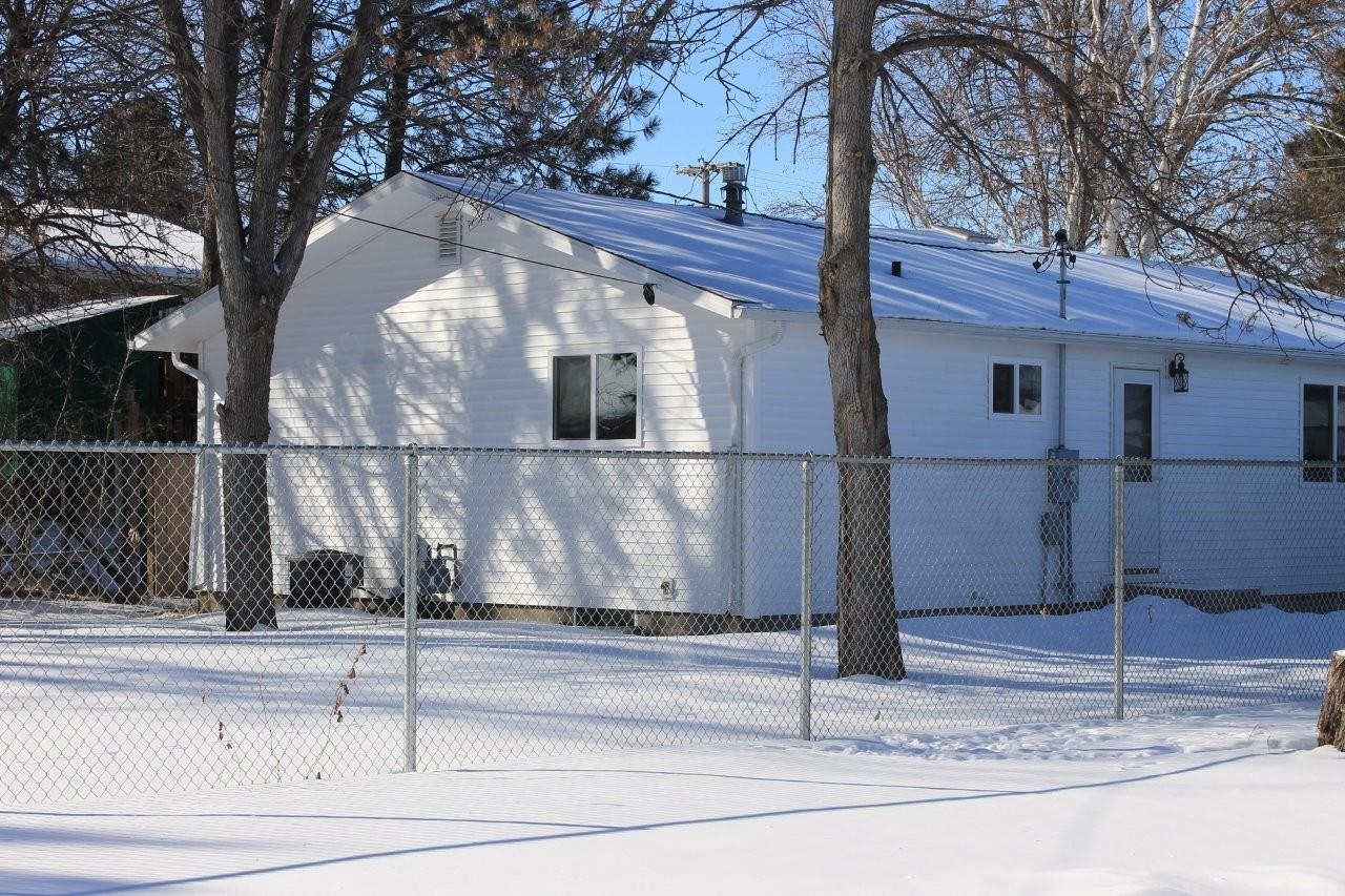 Property Photo:  410 Valley Ave  ND 58722 