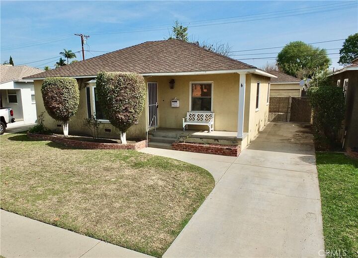 Property Photo:  5138 Adenmoor Avenue  CA 90713 