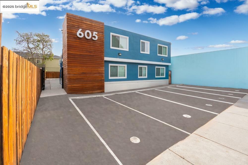 Property Photo:  605 San Pablo Ave  CA 94706 