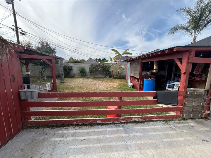 Property Photo:  11942 Pluton Street  CA 90650 