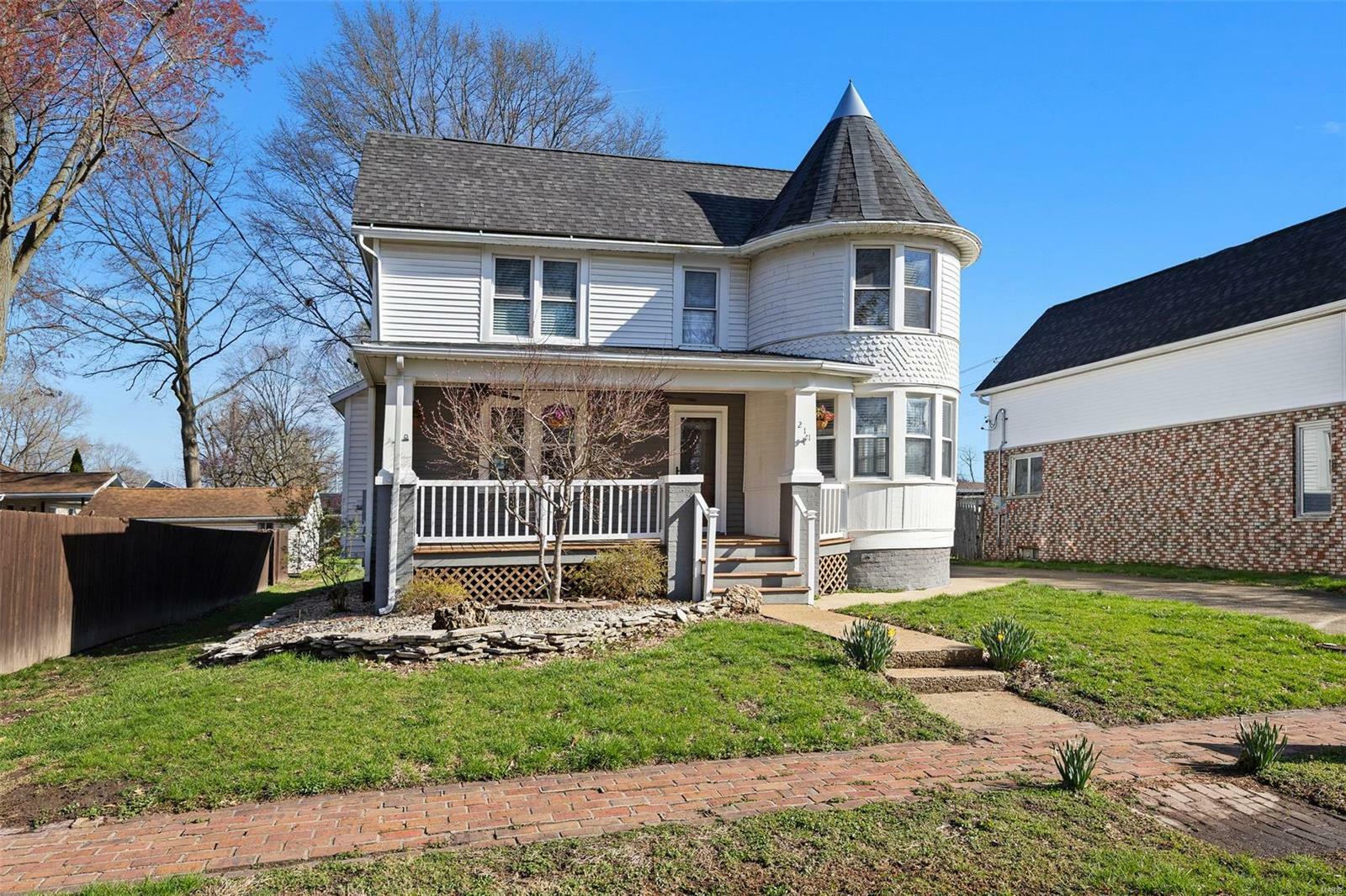 Property Photo: 211 E Alton Street IL 62061