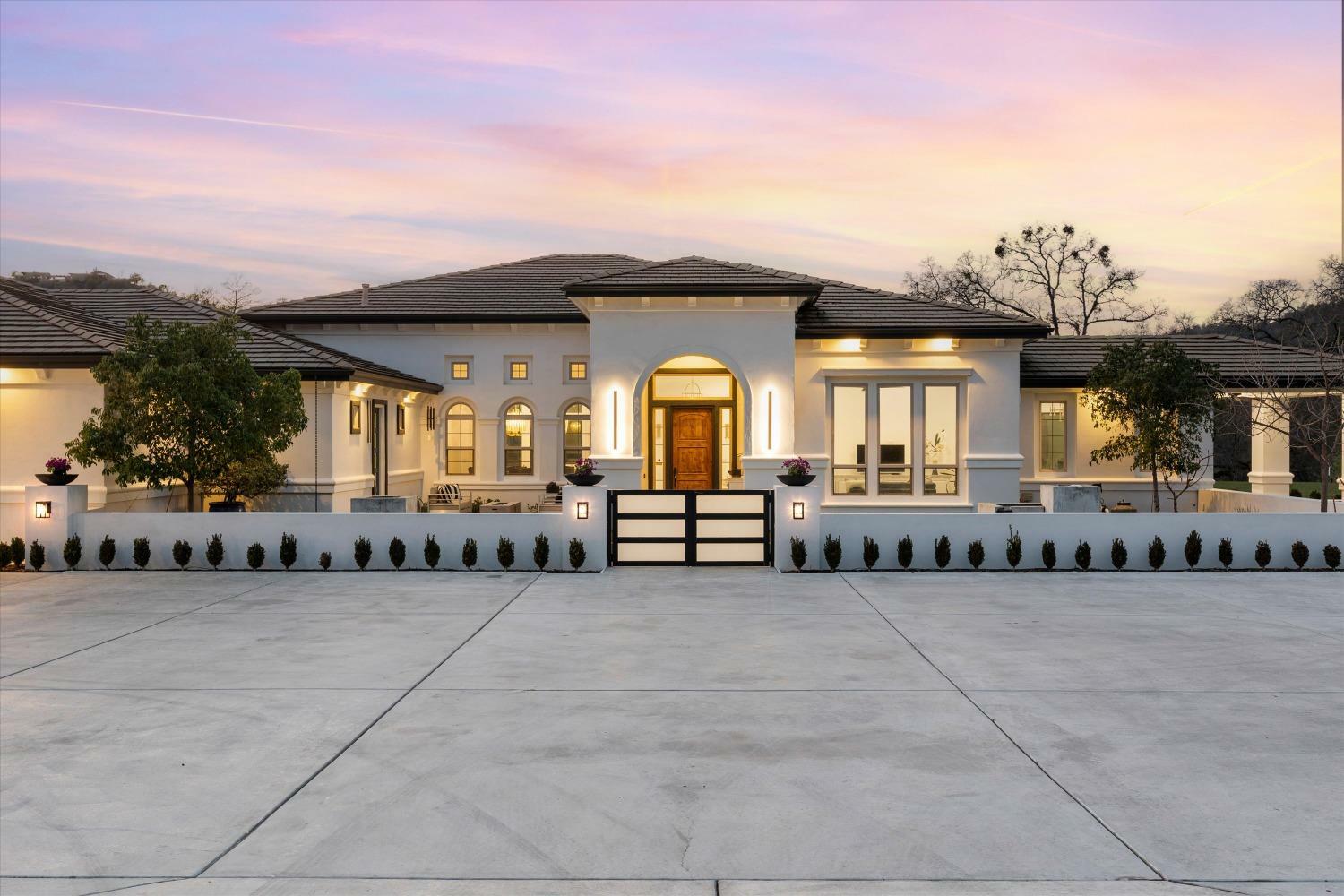 Property Photo: 1401 Fredlena Way CA 95762