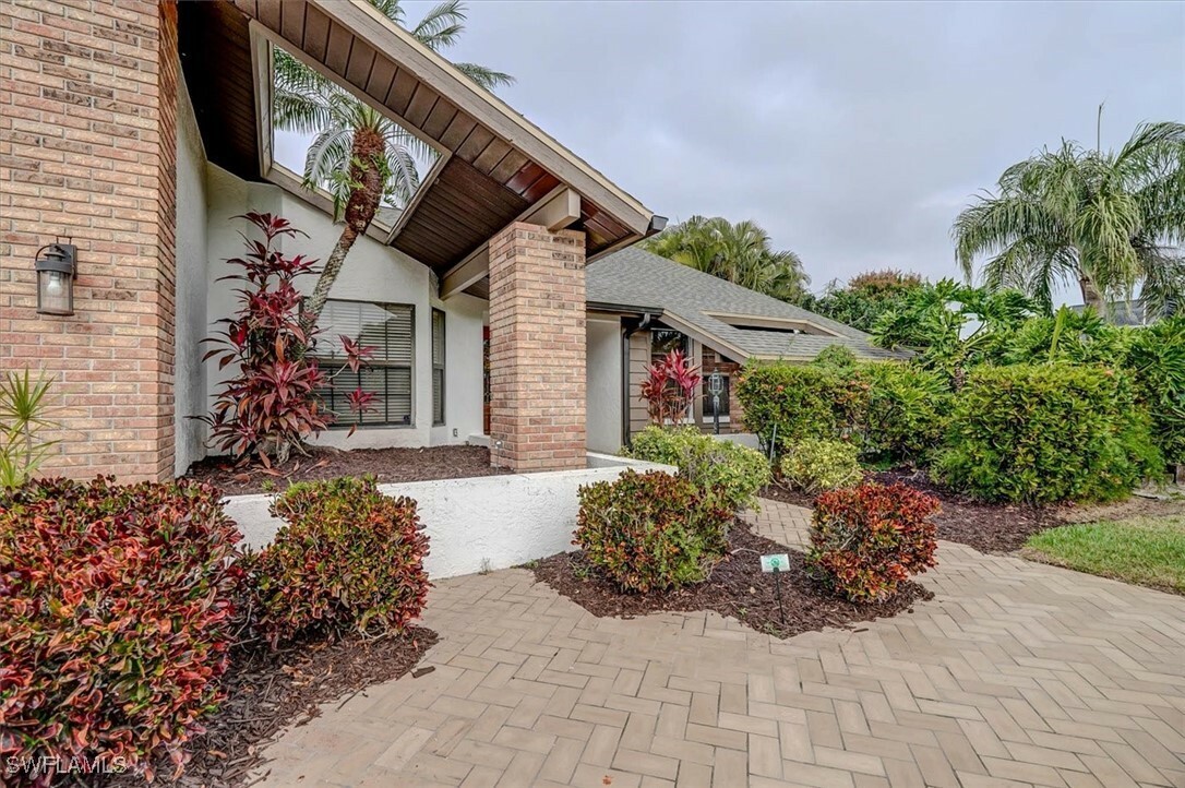 Property Photo:  8746 Banyan Cove Circle  FL 33919 