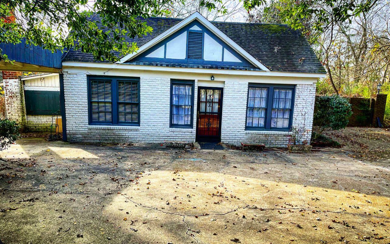 Property Photo: 403 Jefferson St. MS 38860
