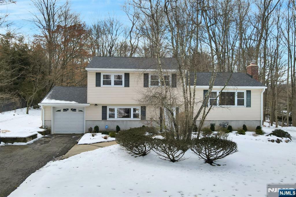 Property Photo:  4 Cherokee Trail  NJ 07436 