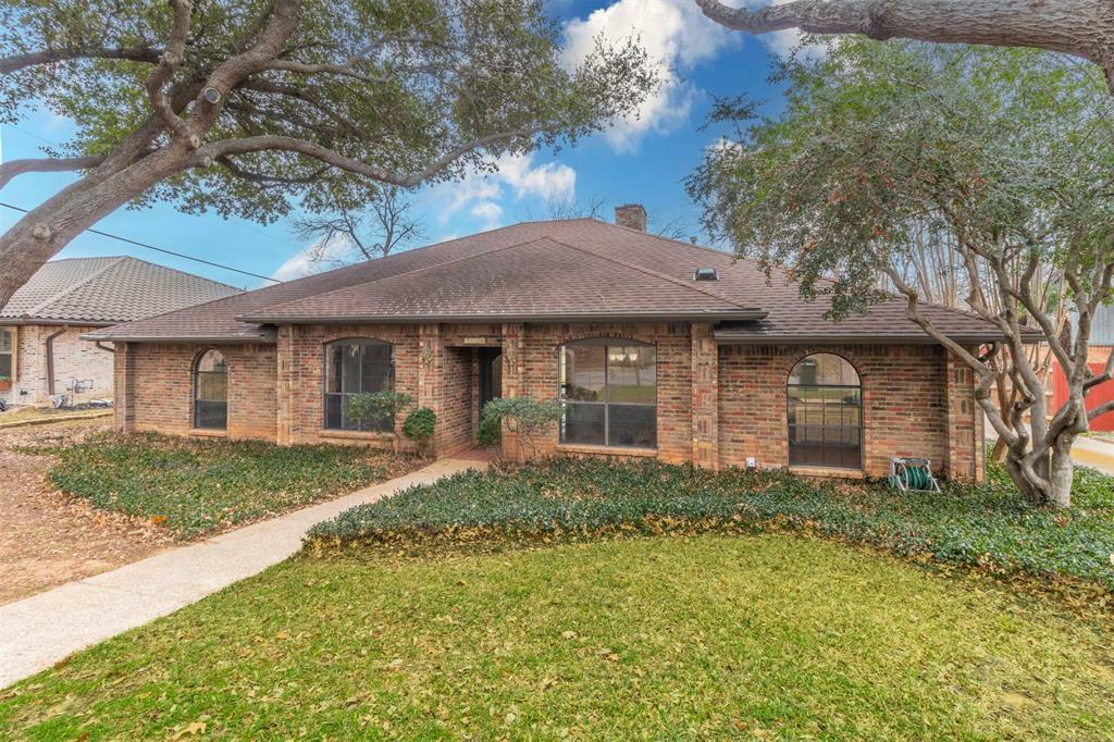 Property Photo:  2616 Riveroaks Drive  TX 76006 