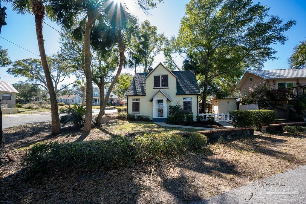 Property Photo:  900 Bayou Blvd  FL 32503 