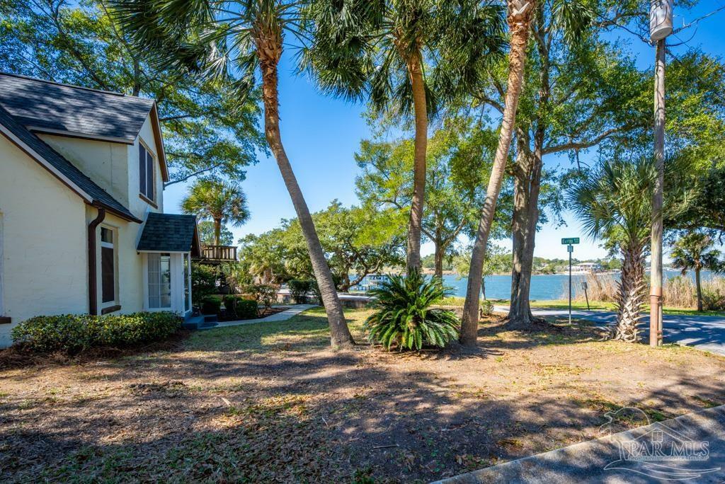 Property Photo: 900 Bayou Blvd FL 32503