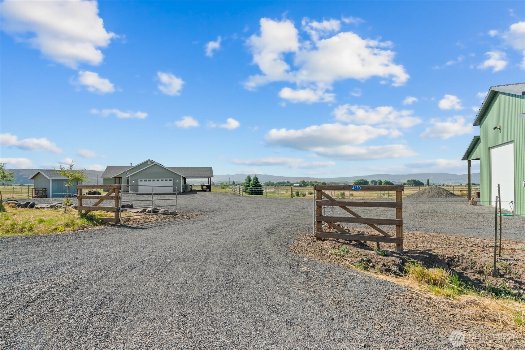 Property Photo:  4620  Schnebly Road  WA 98926 