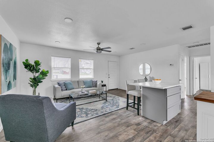 Property Photo: 2905 Rogge Lane TX 78723