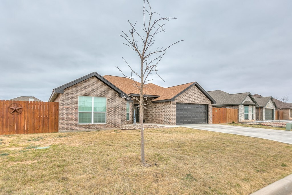 Property Photo:  1933 Lamplighter Lane  TX 76904 