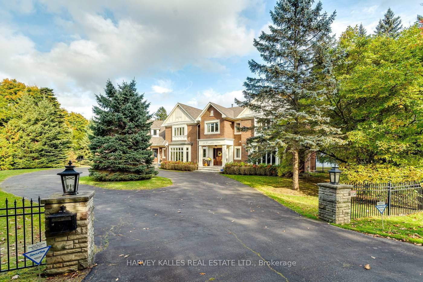 Property Photo: 21 Ennisclare Drive ON L6J 4N3