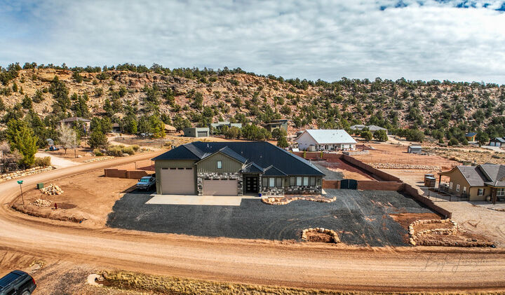 Property Photo: 2906 Purple Sage Rd UT 84737