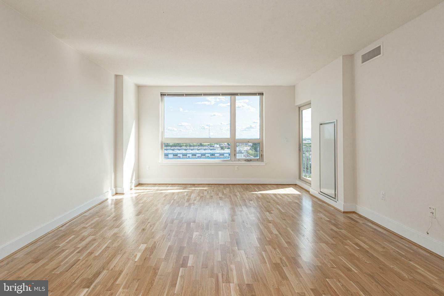 Property Photo:  717 S Chris Columbus Boulevard Ph7  PA 19147 