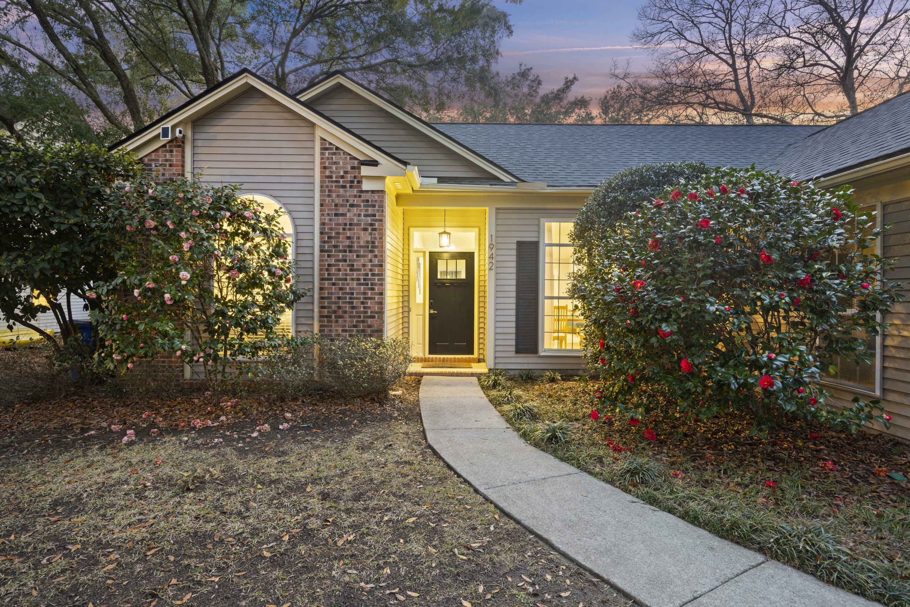 Property Photo:  1942 Oak Tree Lane  SC 29464 