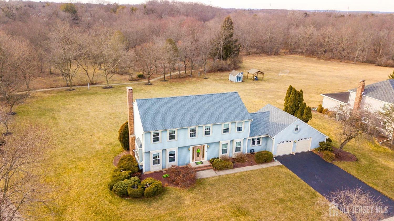 Property Photo:  7 Glengarry Way  NJ 08550 