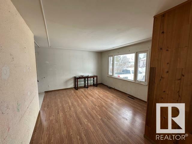 Property Photo:  9016 151 Street NW  AB T5R 1J3 