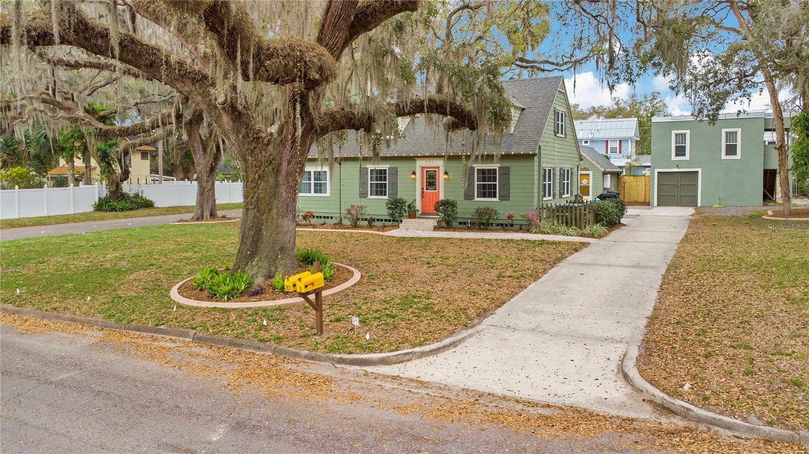 Property Photo:  201 W 16th Street  FL 32771 